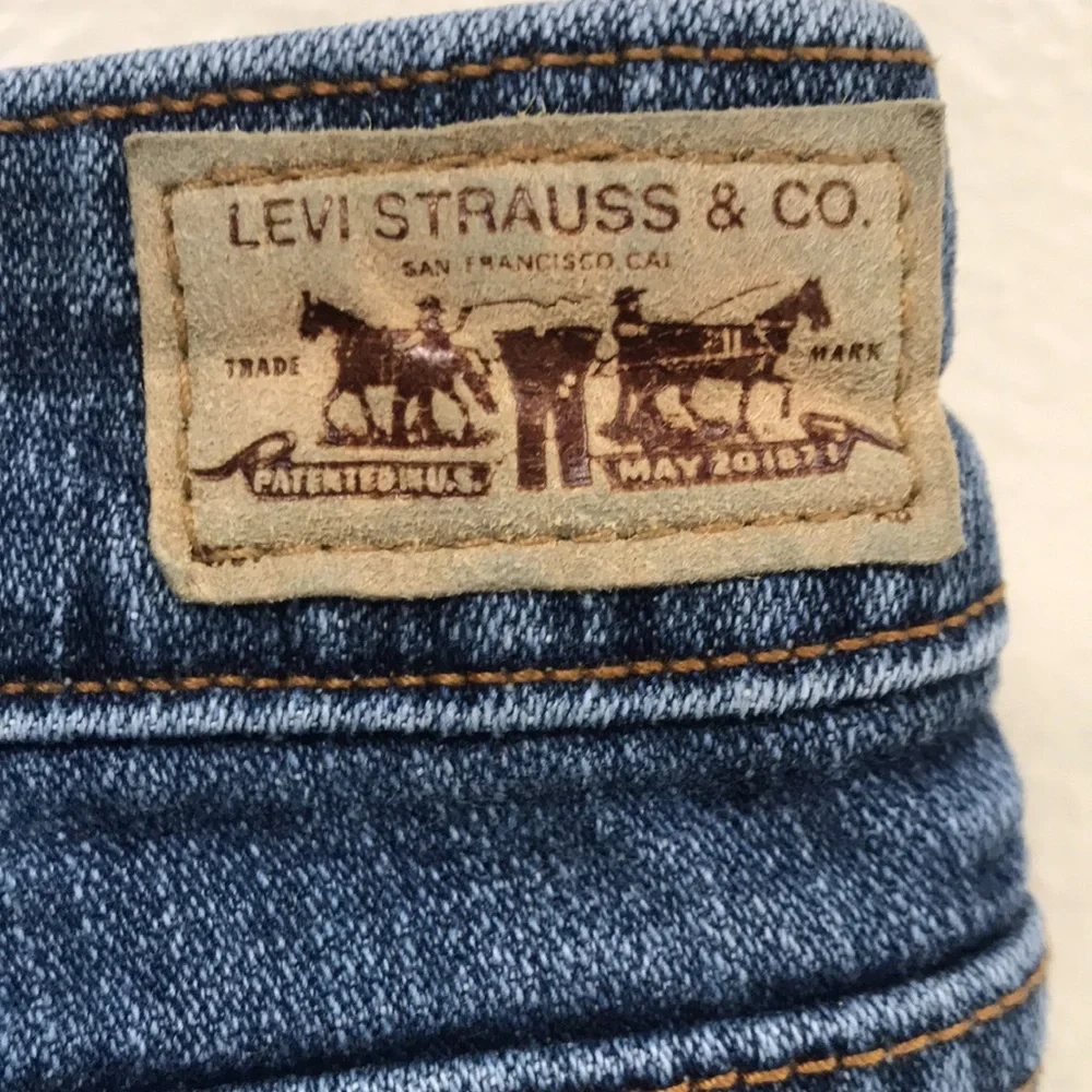 Levi’s 545 Low Boot Cut Jeans - Picture 6 of 12